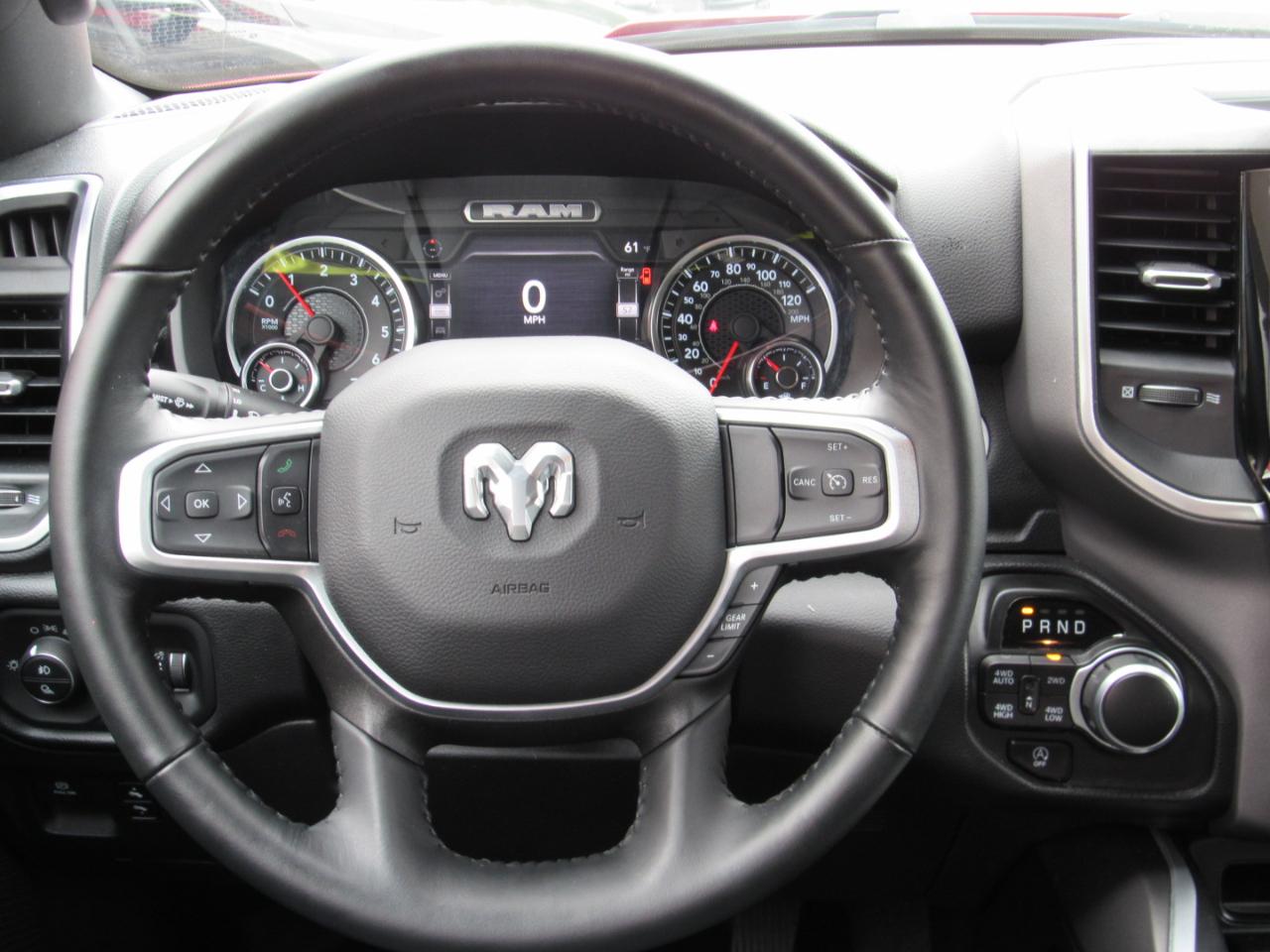 RAM 1500 Big Horn Crew Cab 4WD 2022