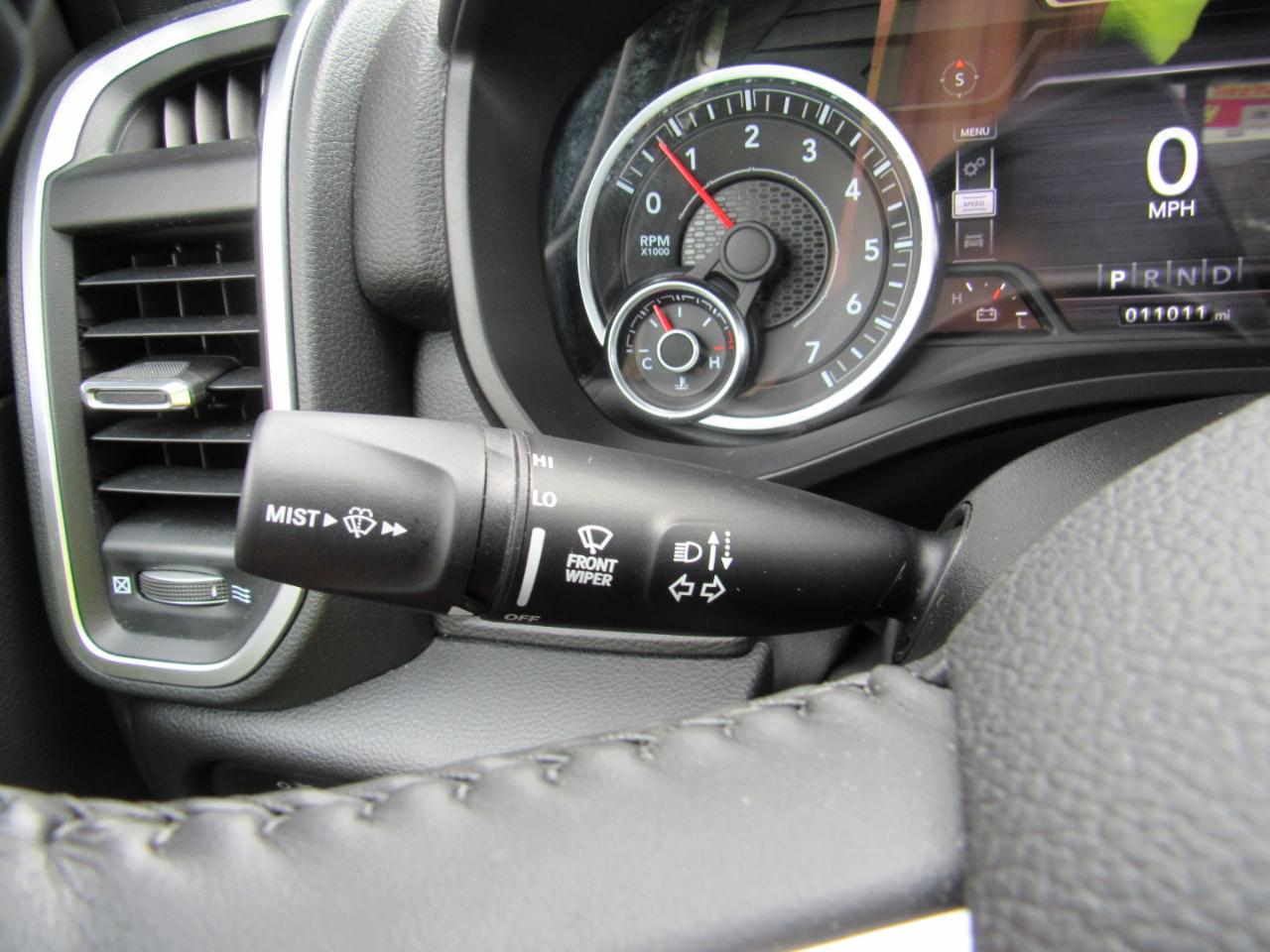 RAM 1500 Big Horn Crew Cab 4WD 2022