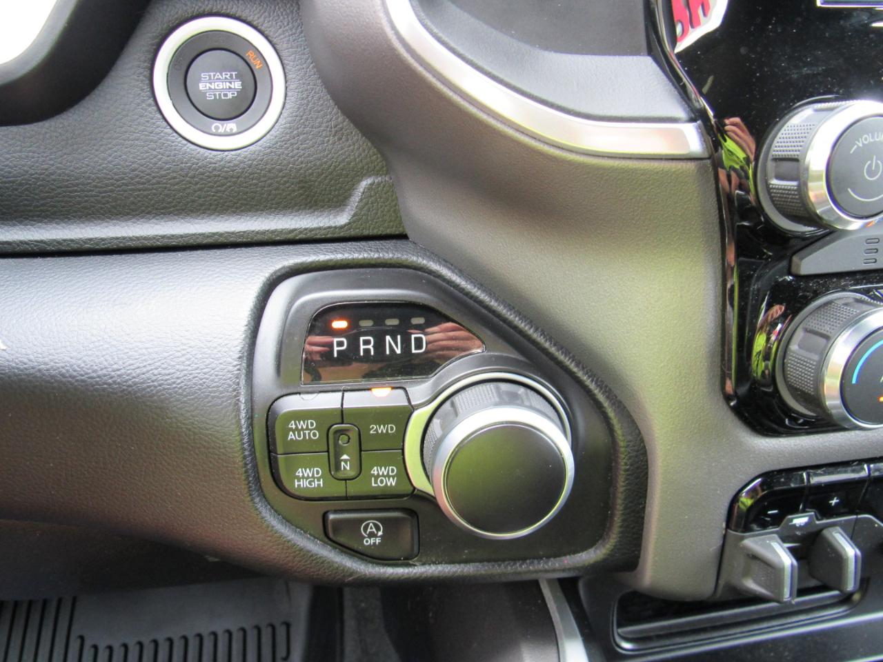 RAM 1500 Big Horn Crew Cab 4WD 2022