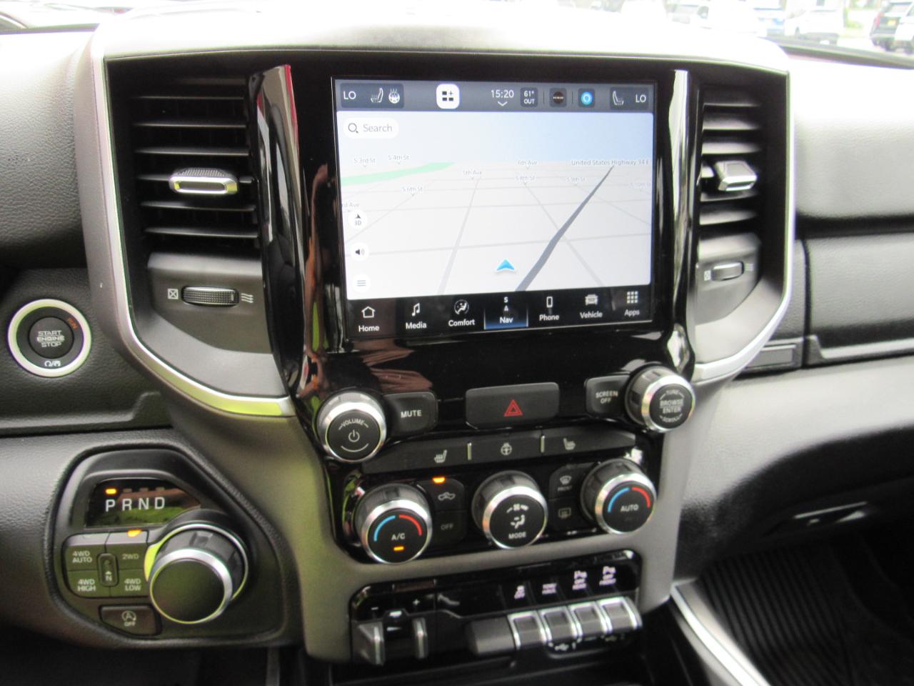 RAM 1500 Big Horn Crew Cab 4WD 2022
