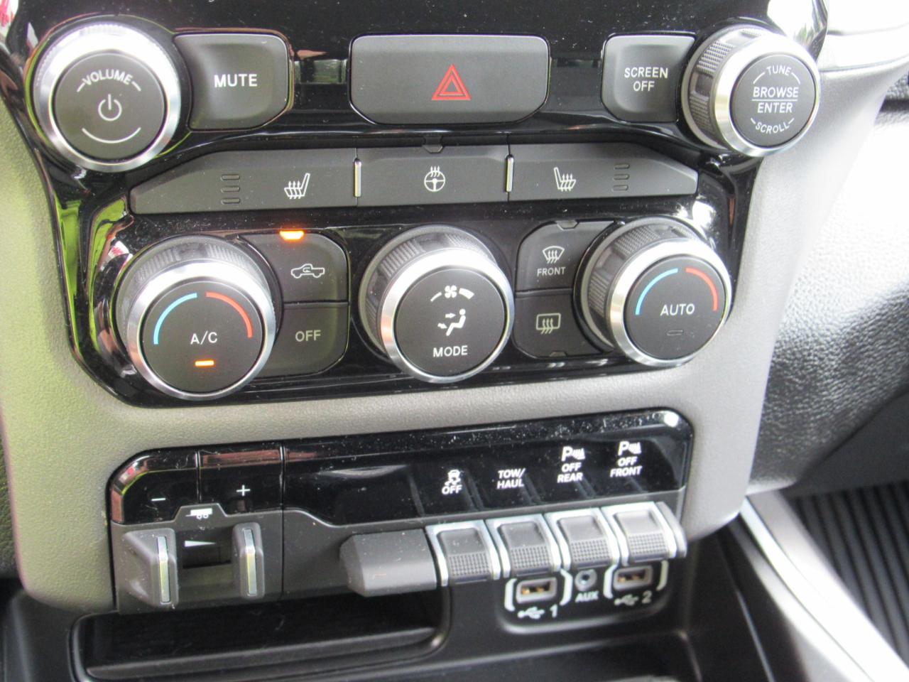 RAM 1500 Big Horn Crew Cab 4WD 2022