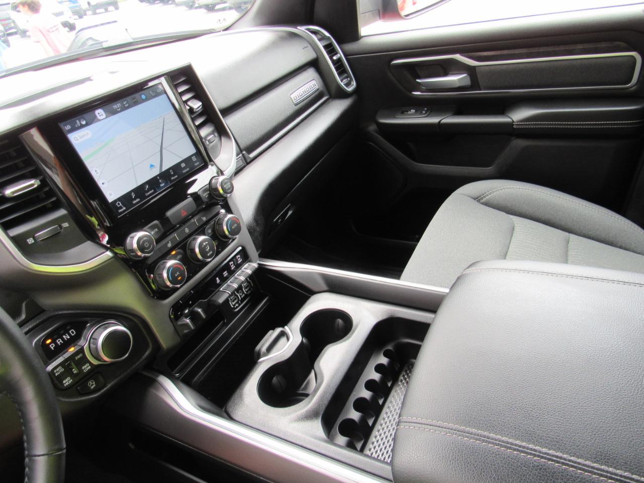 RAM 1500 Big Horn Crew Cab 4WD 2022