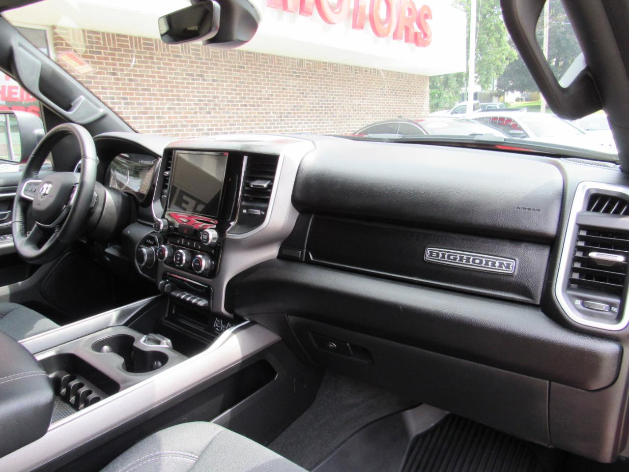 RAM 1500 Big Horn Crew Cab 4WD 2022