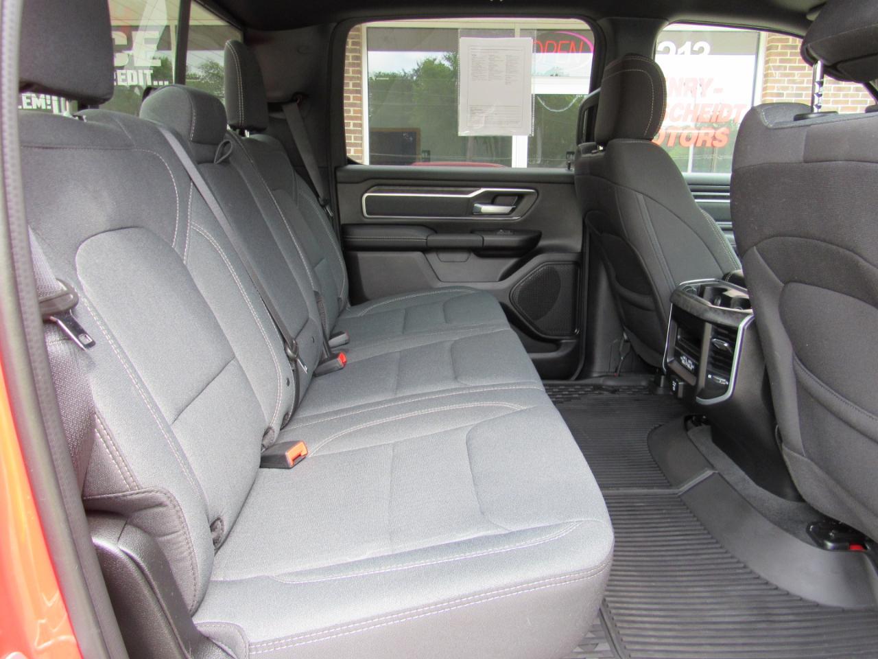RAM 1500 Big Horn Crew Cab 4WD 2022