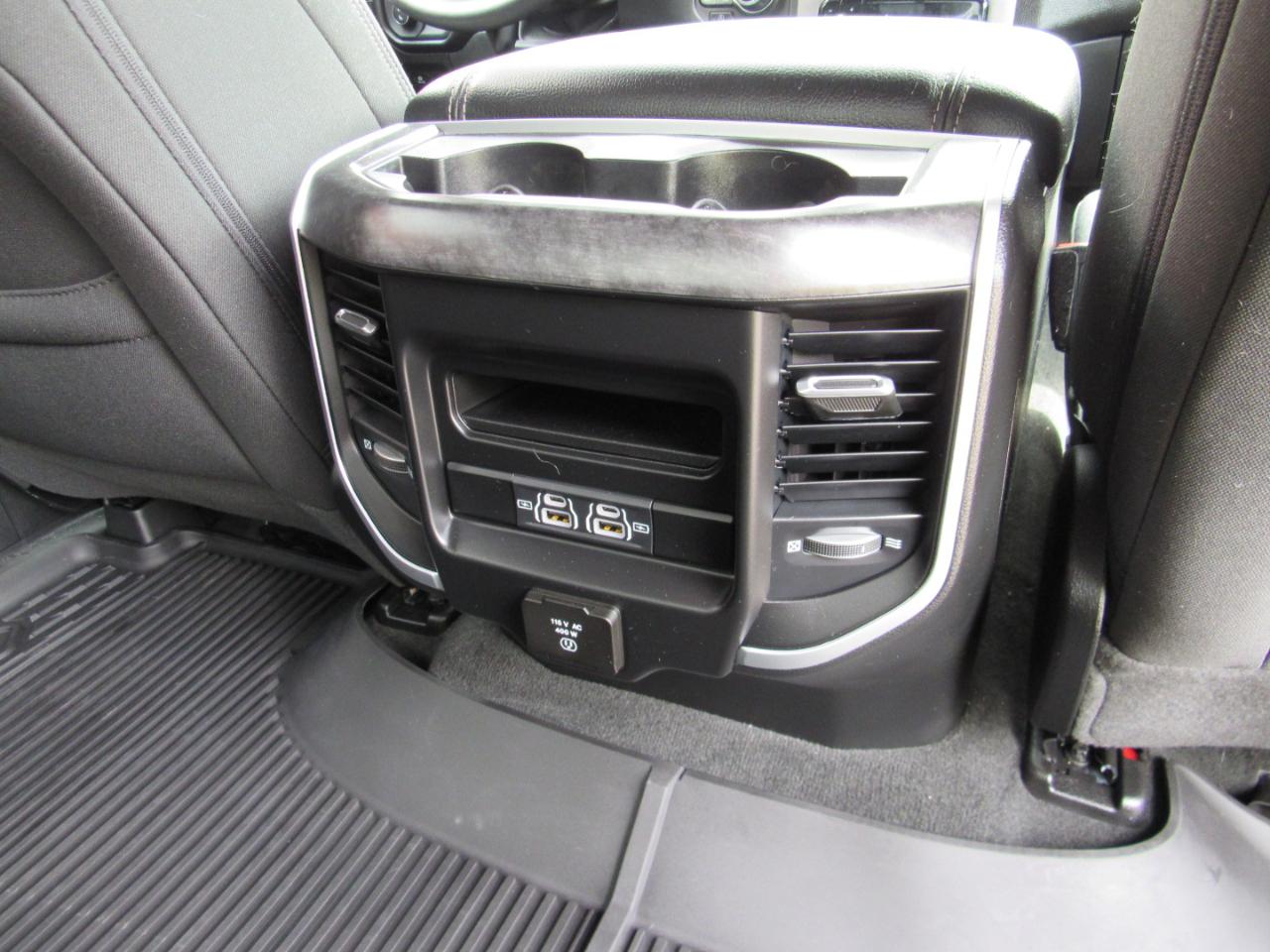 RAM 1500 Big Horn Crew Cab 4WD 2022