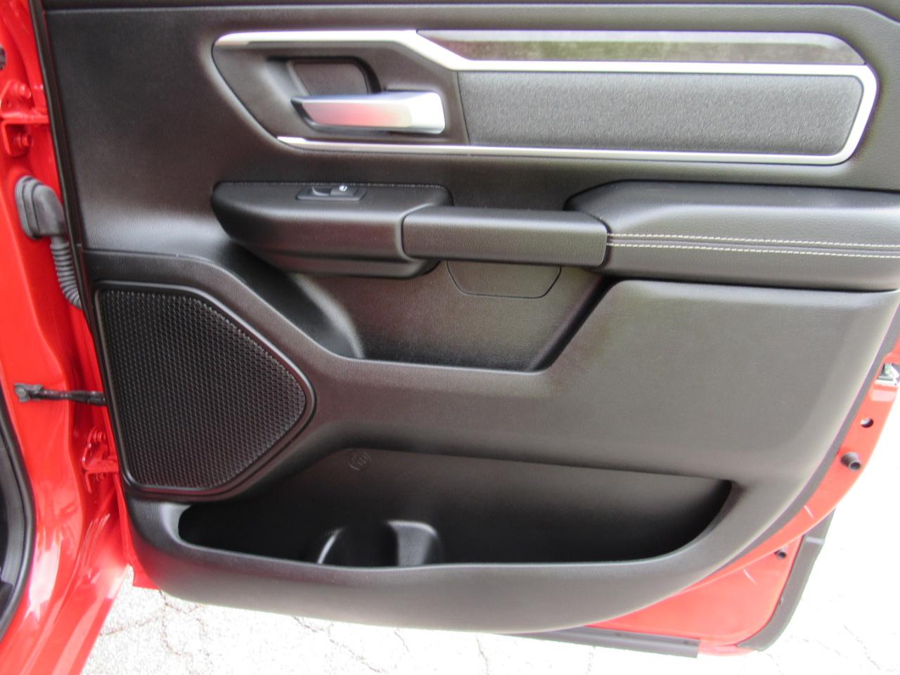 RAM 1500 Big Horn Crew Cab 4WD 2022