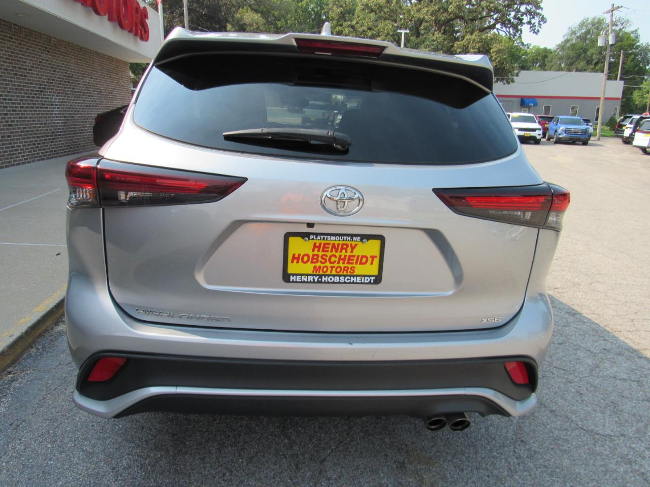 Toyota Highlander LE FWD (Natl) 2024