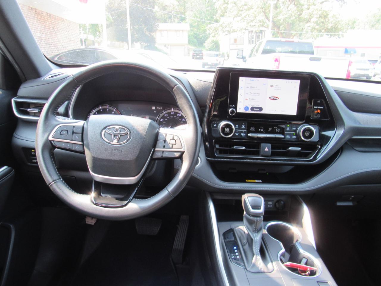 Toyota Highlander LE FWD (Natl) 2024