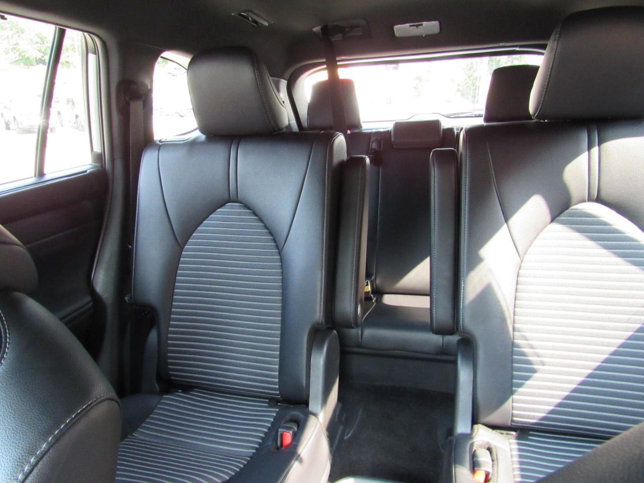 Toyota Highlander LE FWD (Natl) 2024