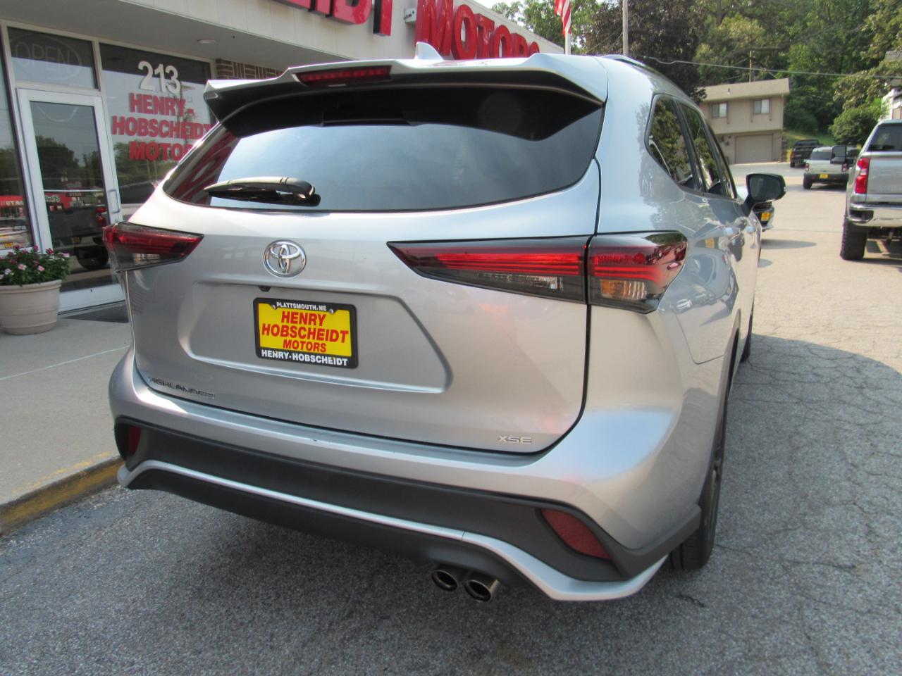 Toyota Highlander LE FWD (Natl) 2024