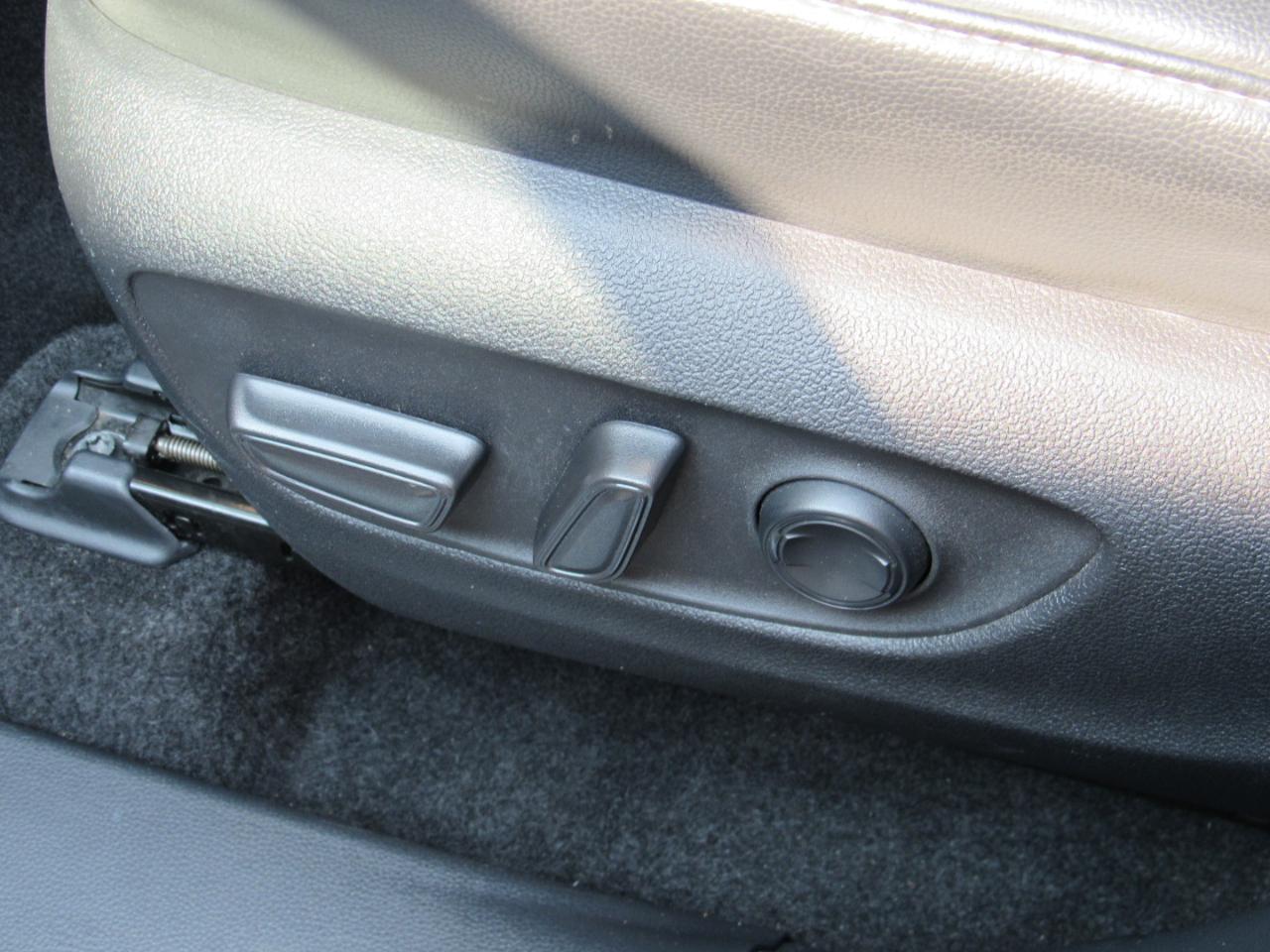 Toyota Highlander LE FWD (Natl) 2024