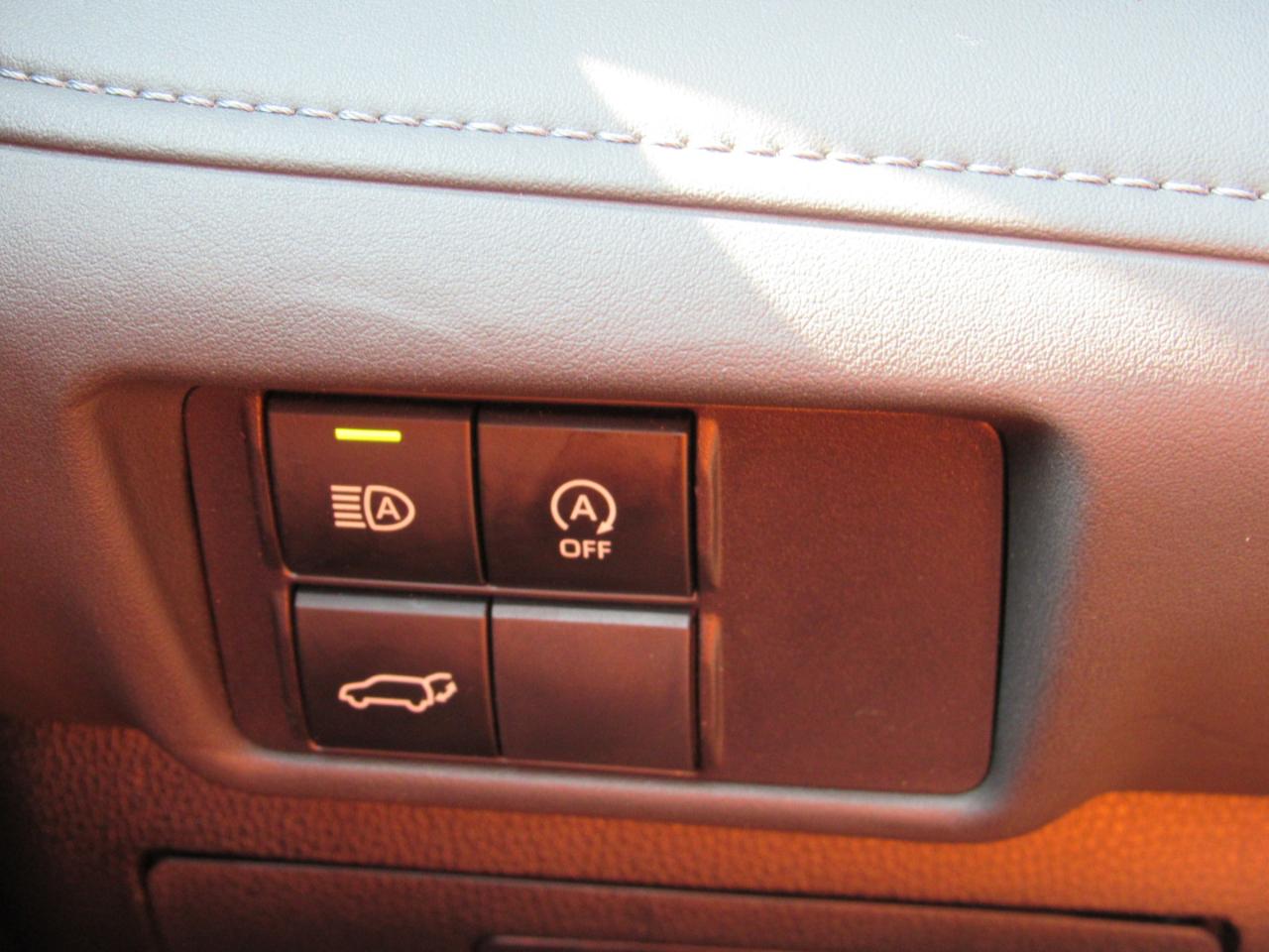Toyota Highlander LE FWD (Natl) 2024
