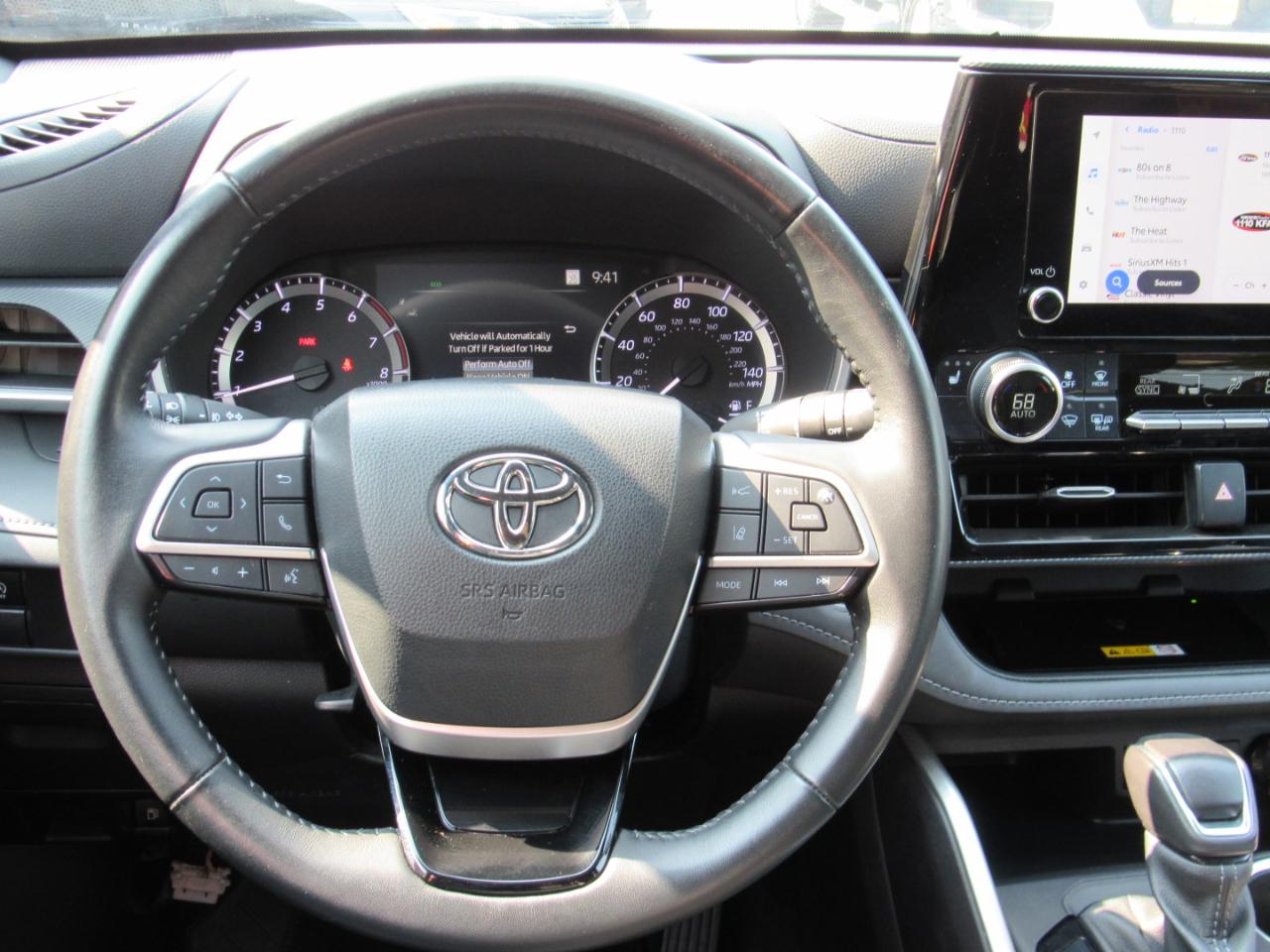 Toyota Highlander LE FWD (Natl) 2024