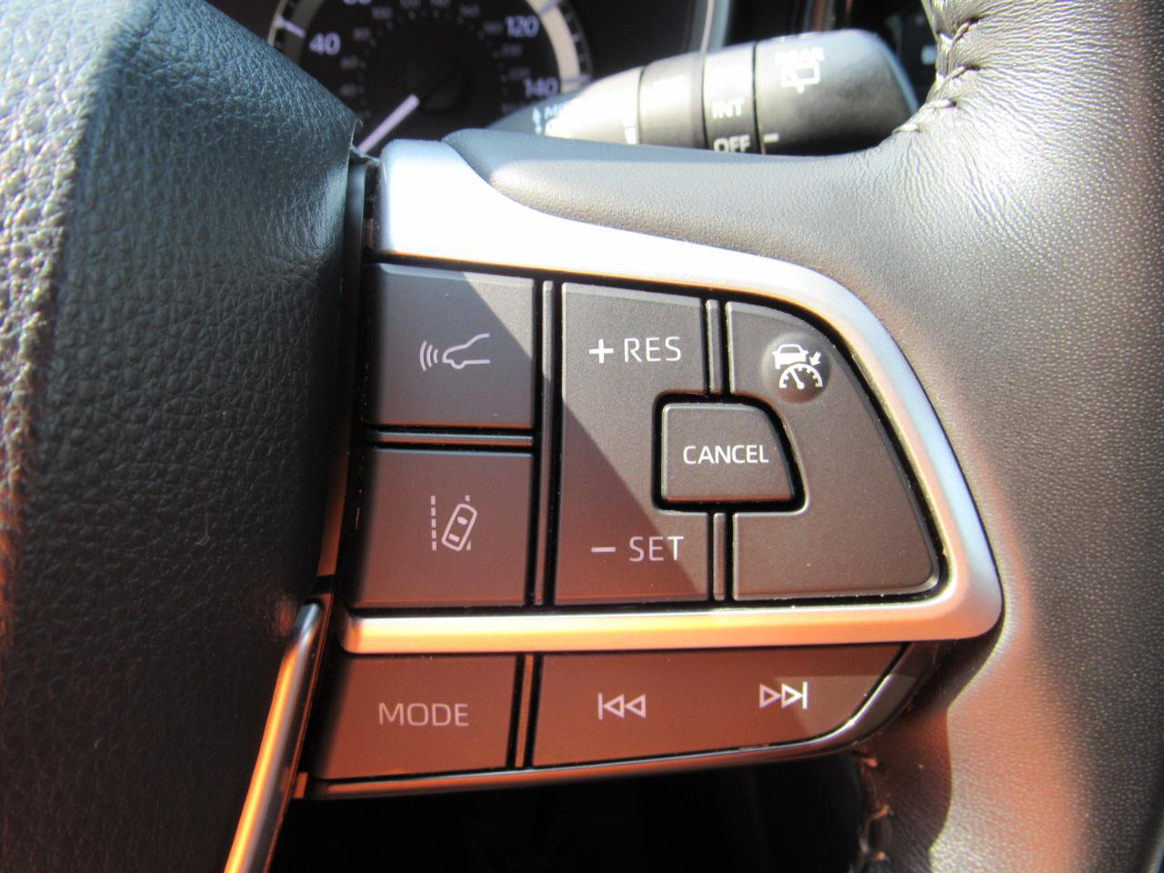 Toyota Highlander LE FWD (Natl) 2024