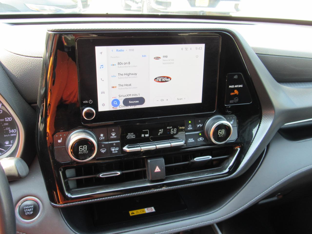 Toyota Highlander LE FWD (Natl) 2024