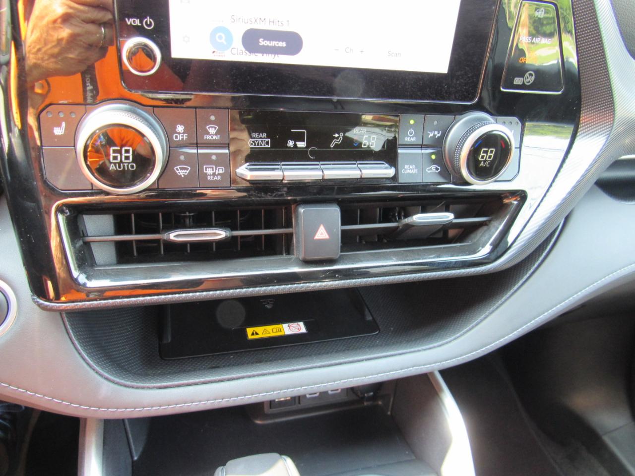 Toyota Highlander LE FWD (Natl) 2024