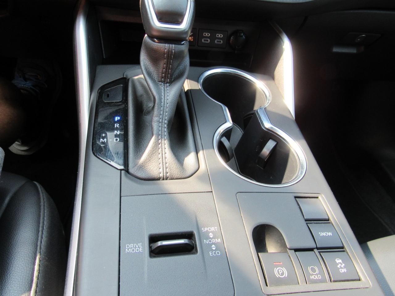Toyota Highlander LE FWD (Natl) 2024