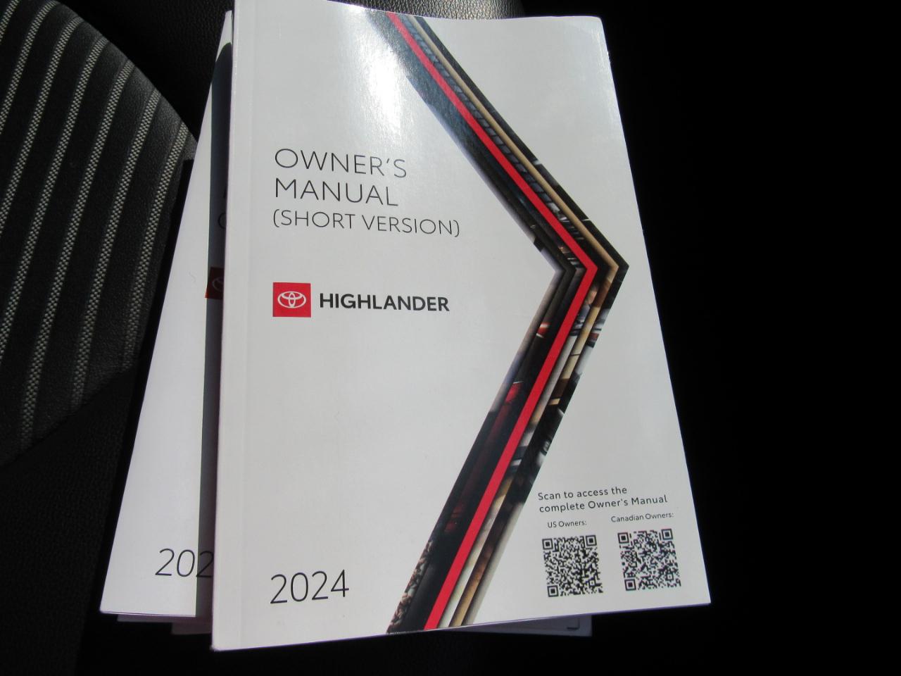Toyota Highlander LE FWD (Natl) 2024