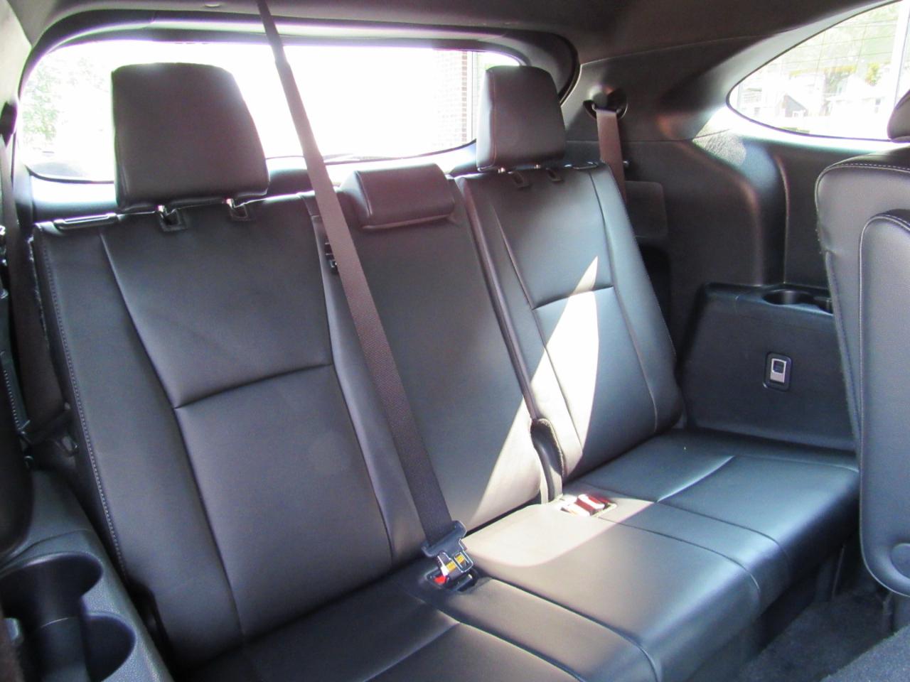 Toyota Highlander LE FWD (Natl) 2024
