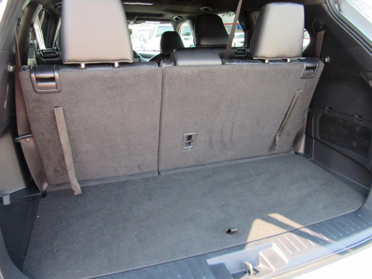 Toyota Highlander LE FWD (Natl) 2024
