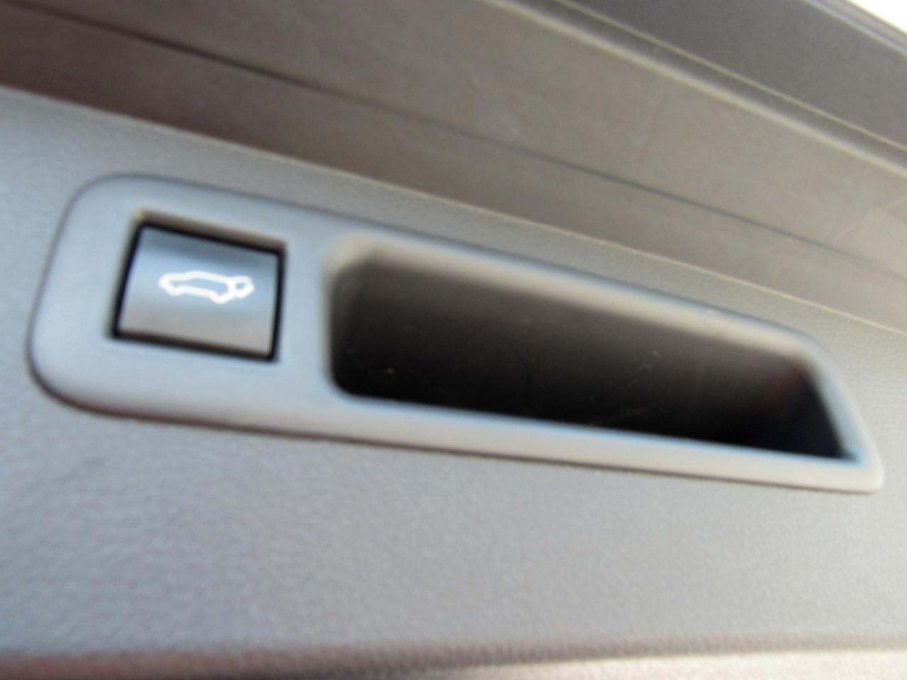 Toyota Highlander LE FWD (Natl) 2024