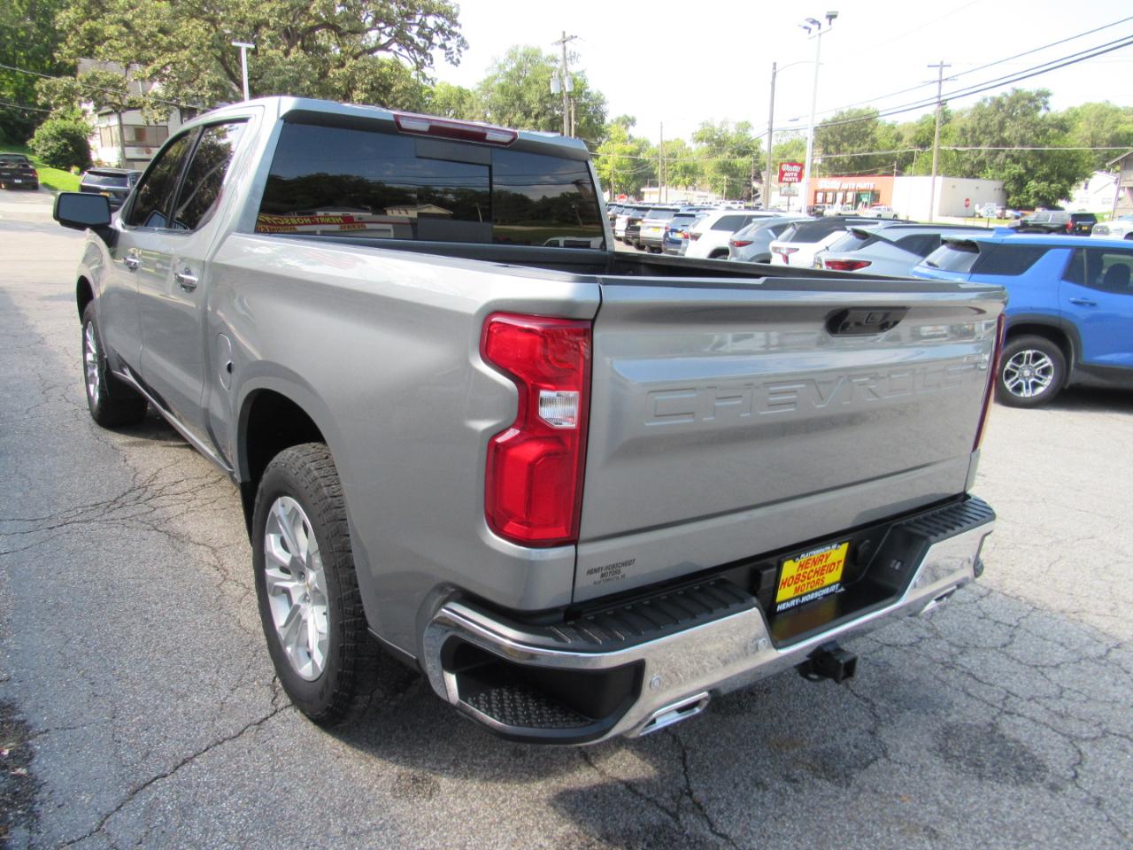 Chevrolet Silverado 1500 LTZ Crew Cab 4WD 2025