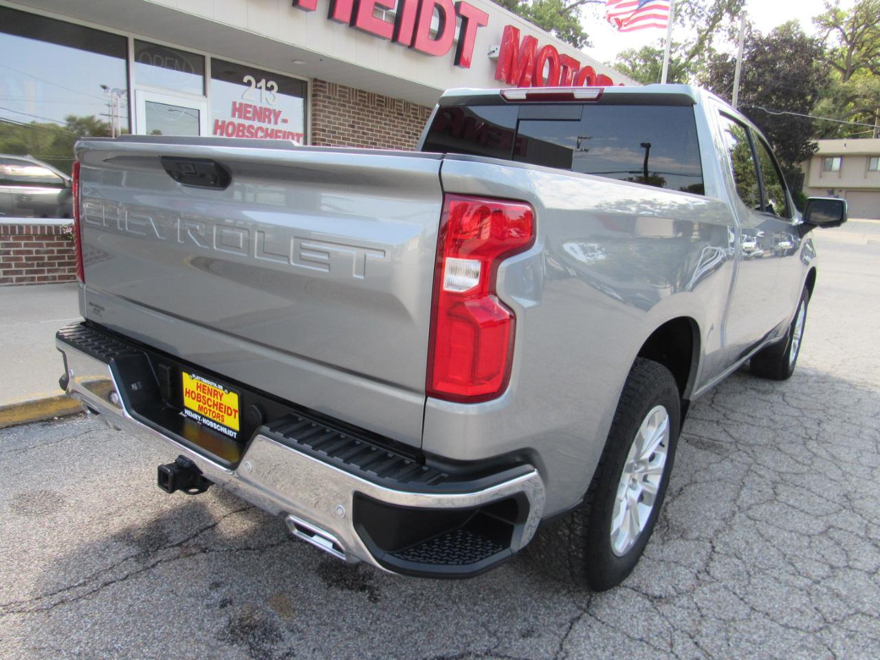 Chevrolet Silverado 1500 LTZ Crew Cab 4WD 2025