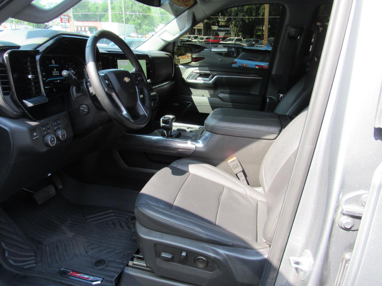 Chevrolet Silverado 1500 LTZ Crew Cab 4WD 2025