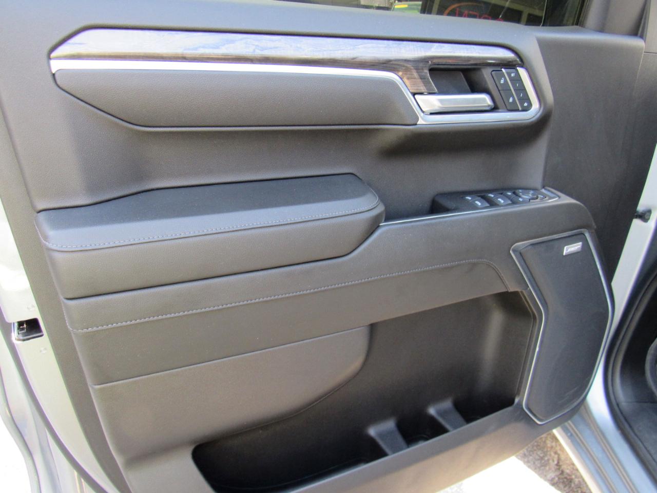 Chevrolet Silverado 1500 LTZ Crew Cab 4WD 2025