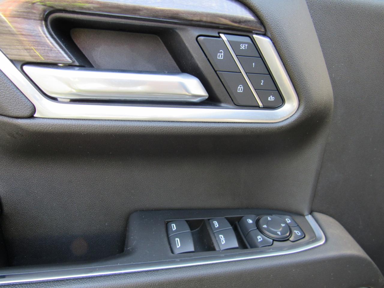 Chevrolet Silverado 1500 LTZ Crew Cab 4WD 2025