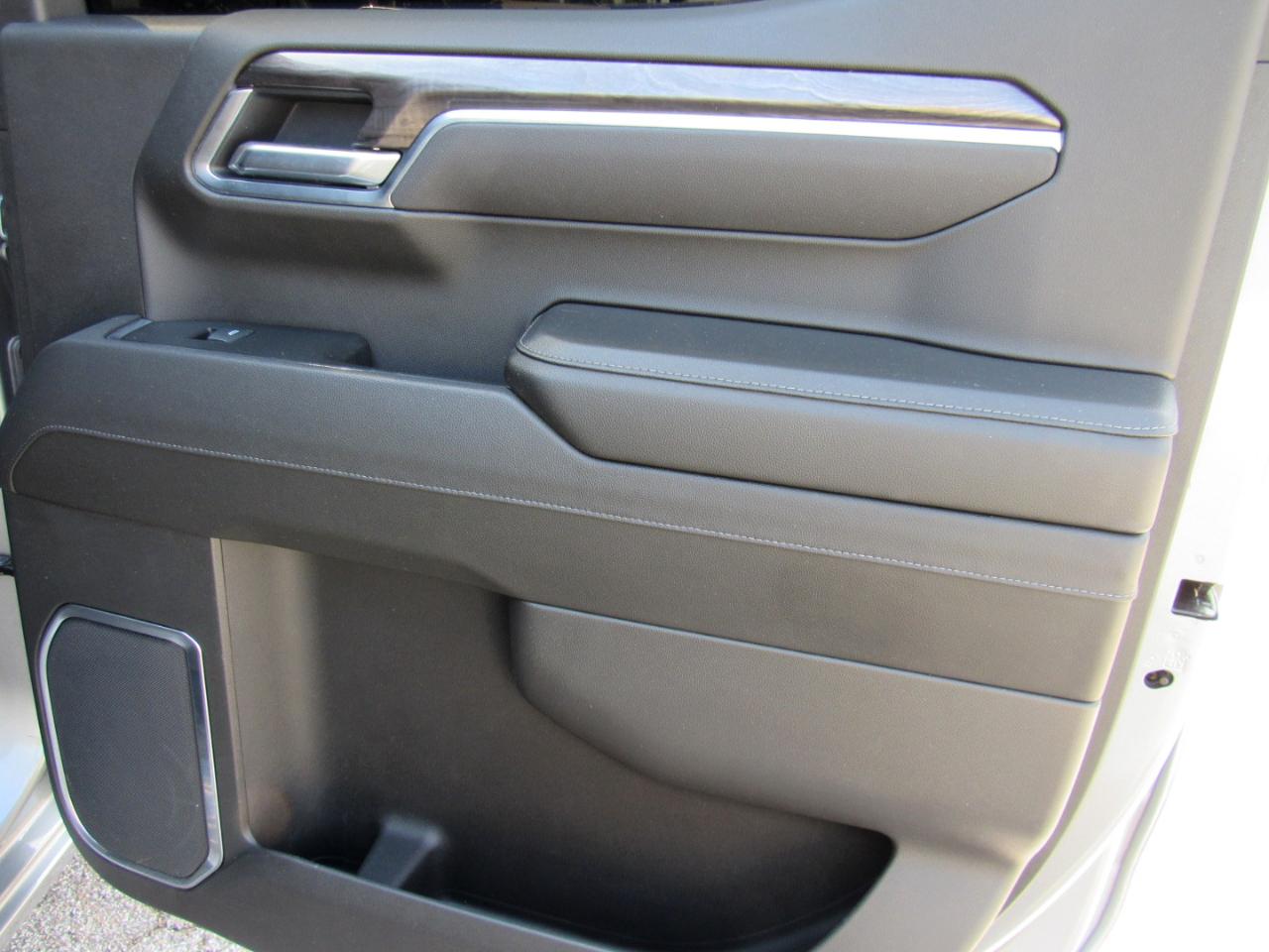 Chevrolet Silverado 1500 LTZ Crew Cab 4WD 2025