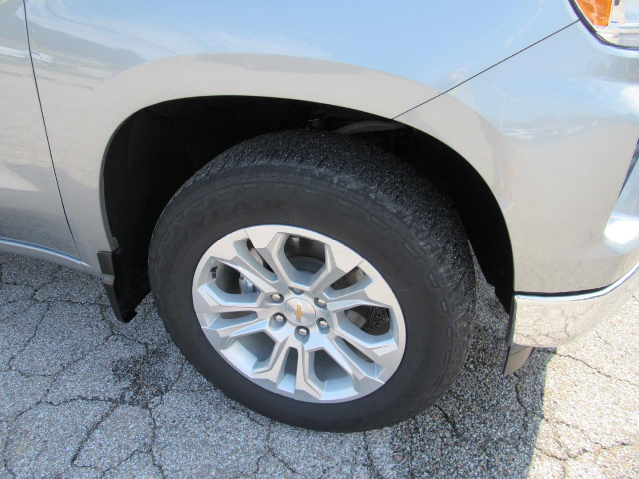 Chevrolet Silverado 1500 LTZ Crew Cab 4WD 2025