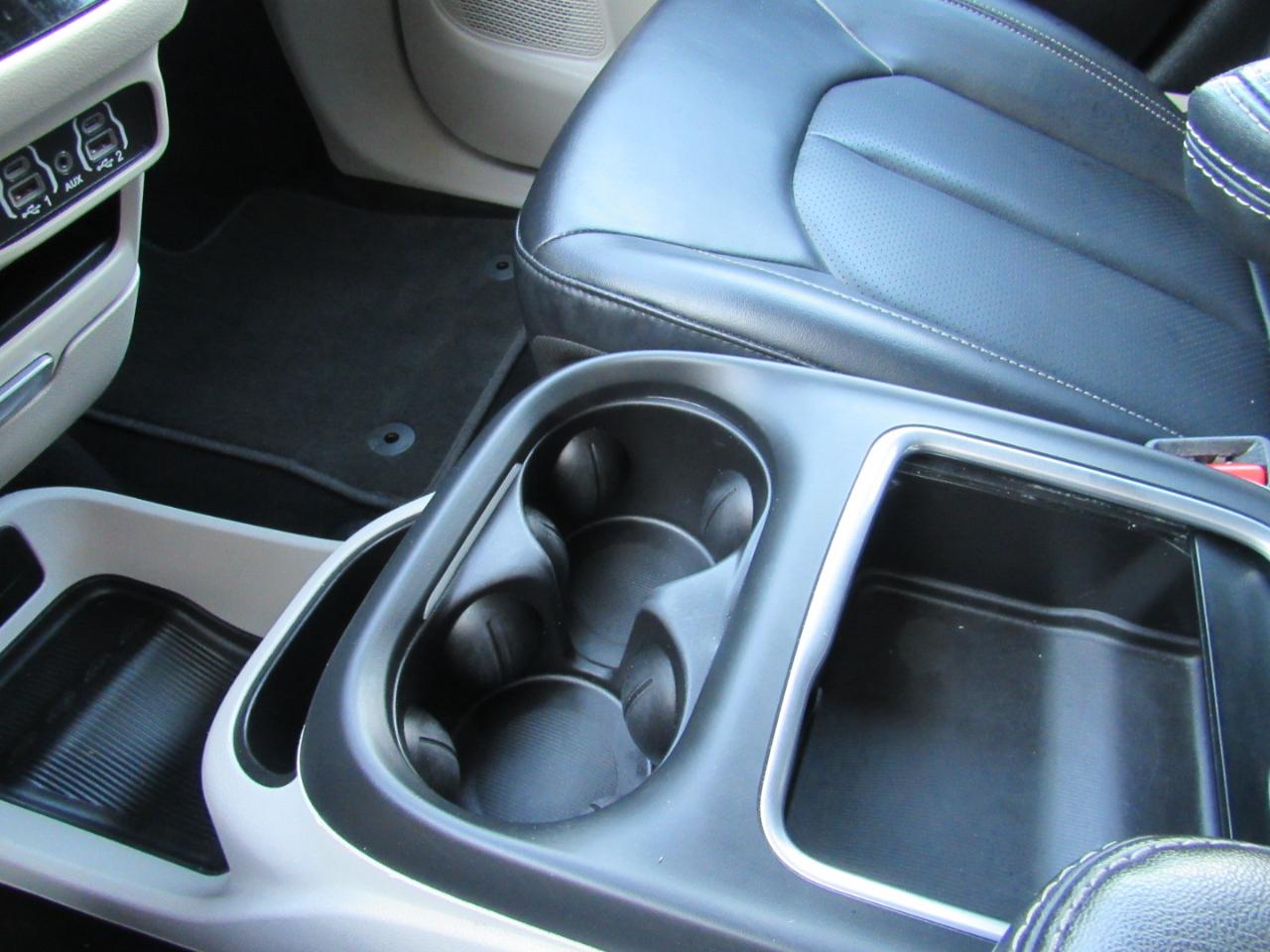 Chrysler Pacifica Touring L FWD 2023