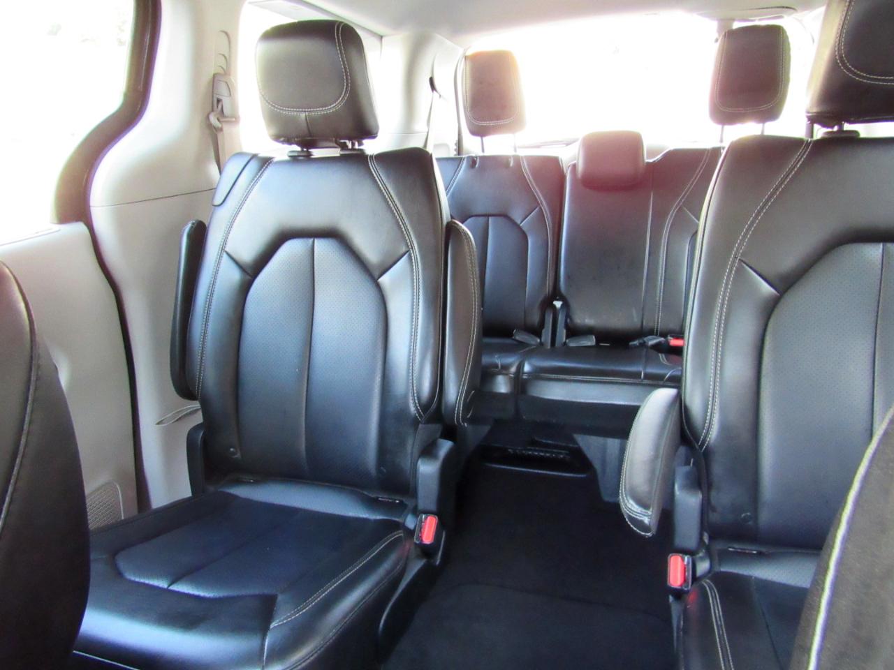 Chrysler Pacifica Touring L FWD 2023