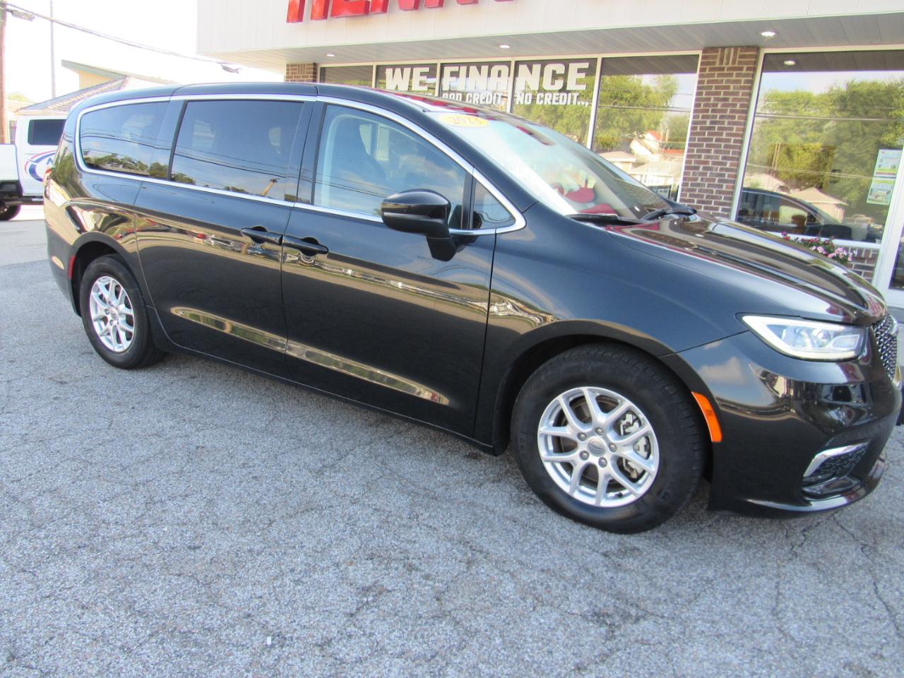 Chrysler Pacifica Touring L FWD 2023