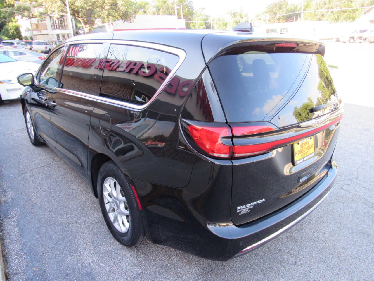 Chrysler Pacifica Touring L FWD 2023