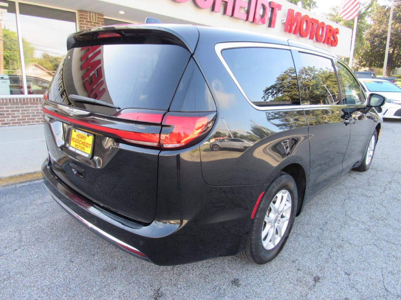 Chrysler Pacifica Touring L FWD 2023