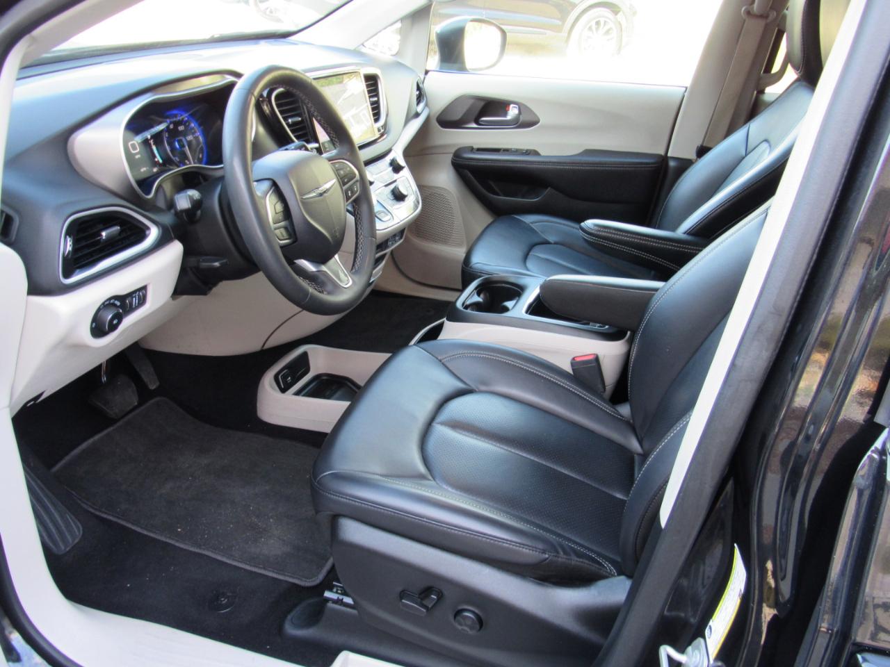Chrysler Pacifica Touring L FWD 2023