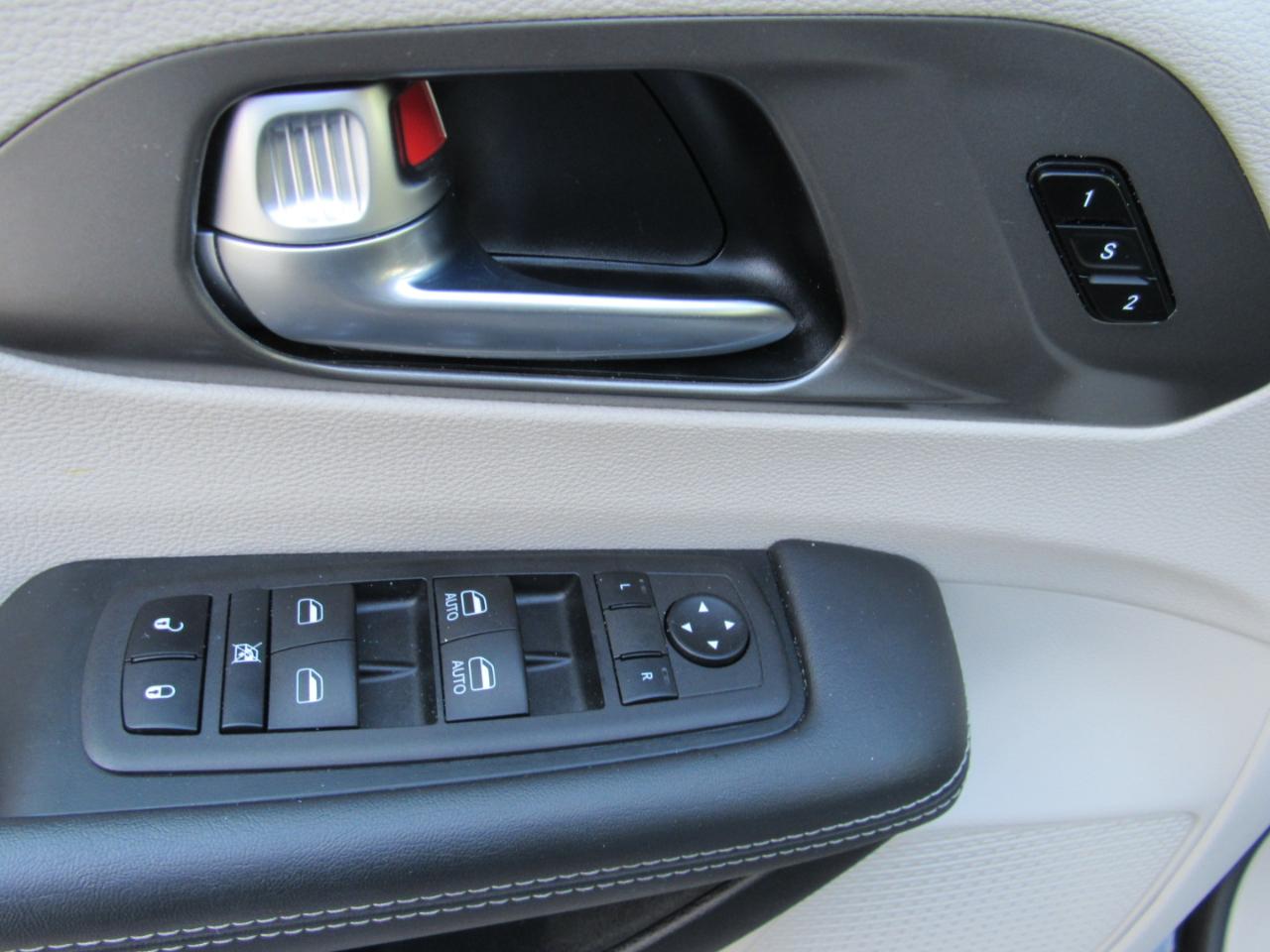Chrysler Pacifica Touring L FWD 2023
