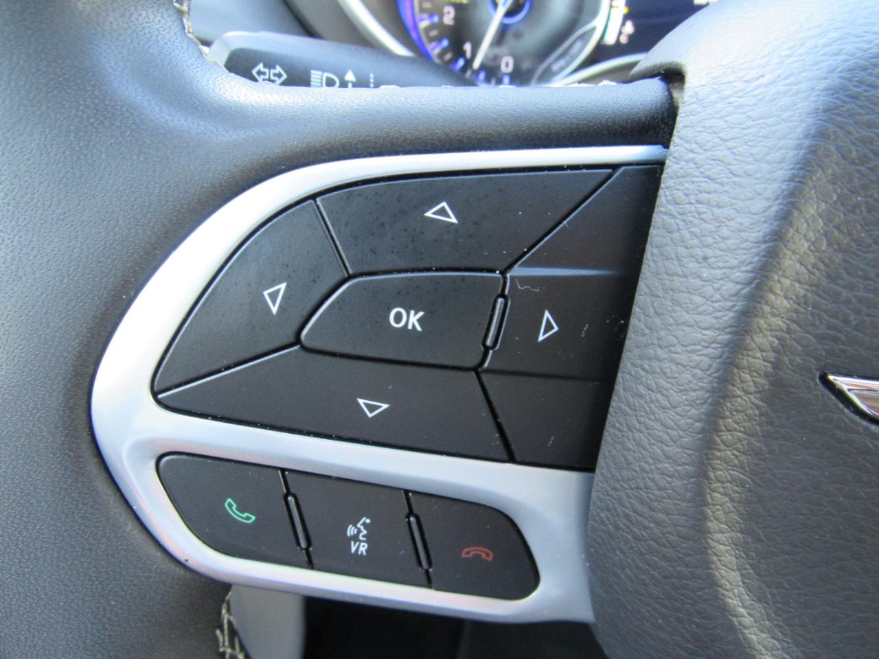 Chrysler Pacifica Touring L FWD 2023