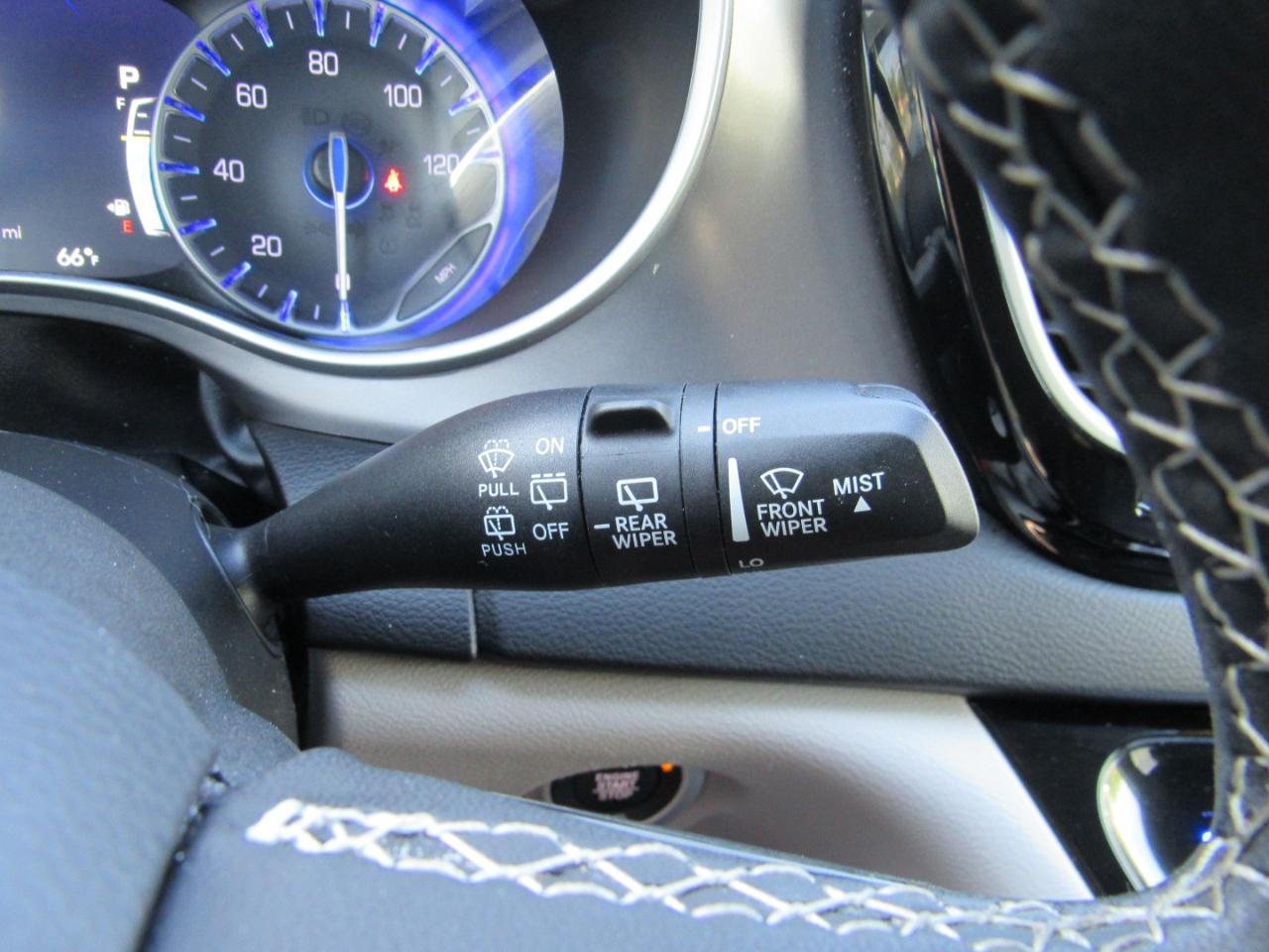 Chrysler Pacifica Touring L FWD 2023