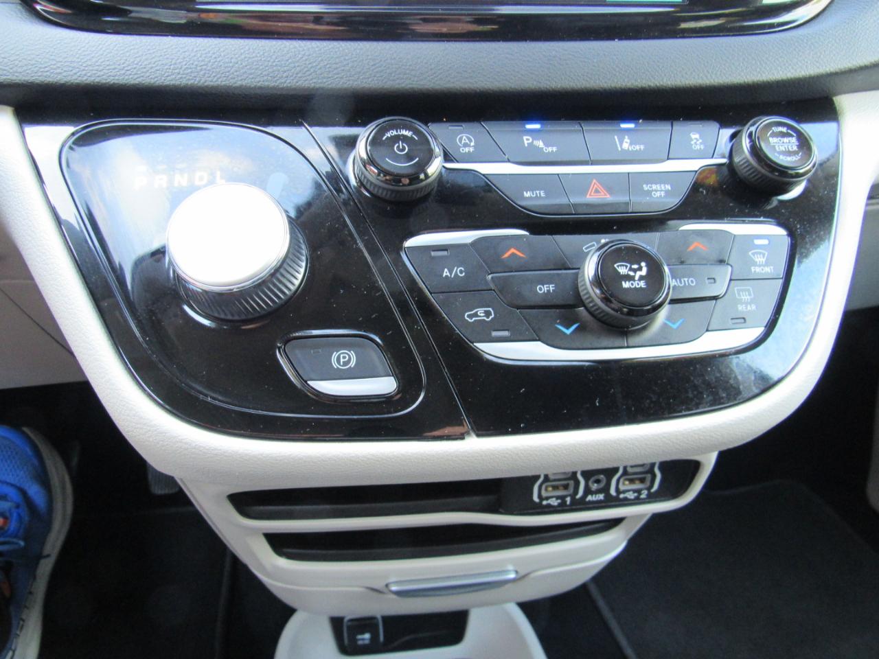 Chrysler Pacifica Touring L FWD 2023