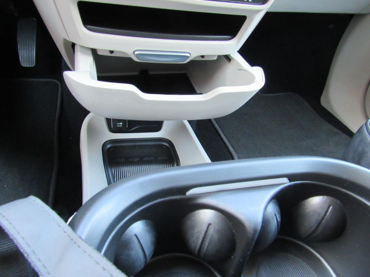 Chrysler Pacifica Touring L FWD 2023