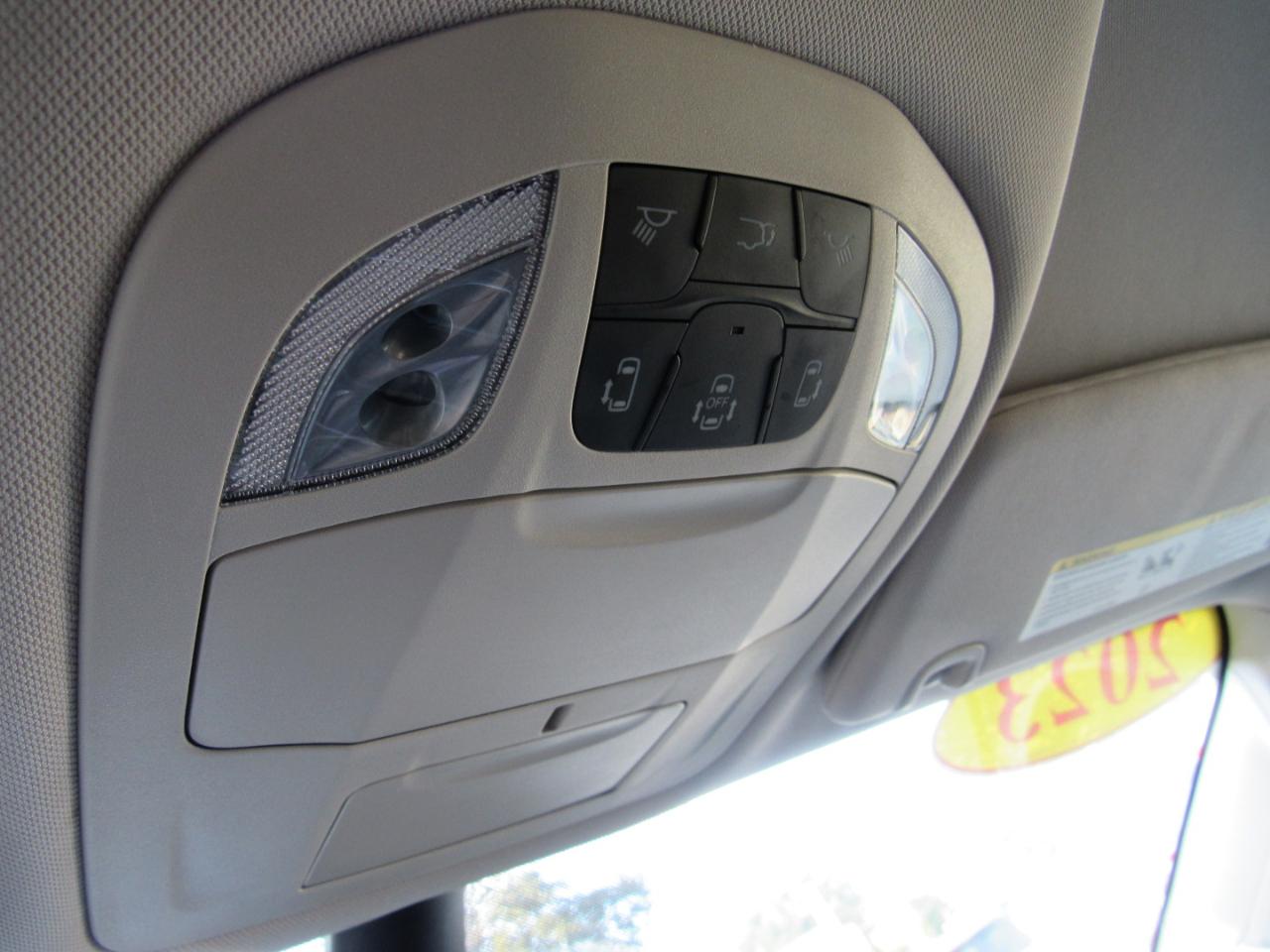 Chrysler Pacifica Touring L FWD 2023