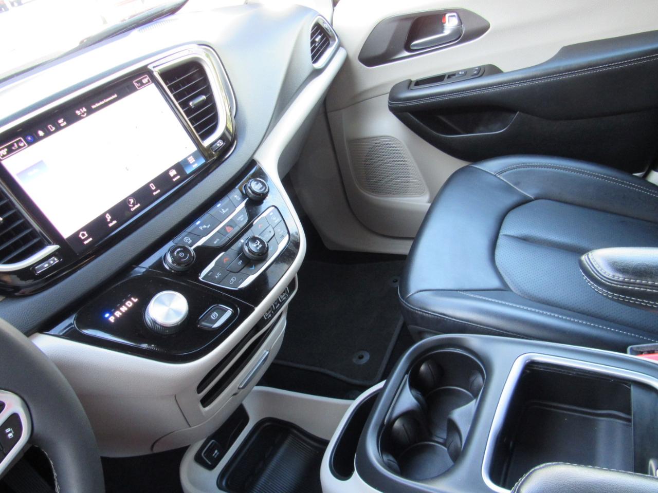 Chrysler Pacifica Touring L FWD 2023