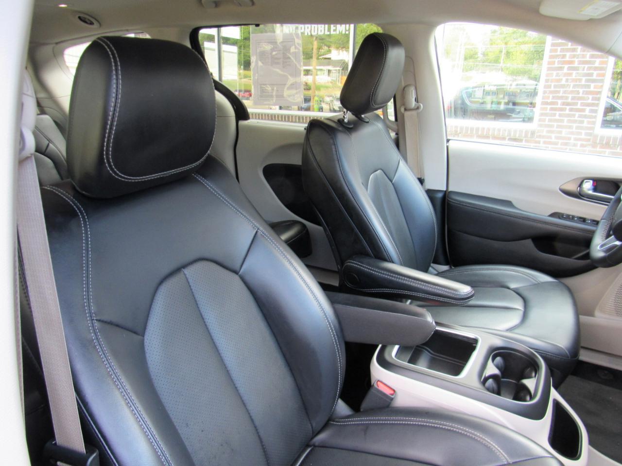 Chrysler Pacifica Touring L FWD 2023
