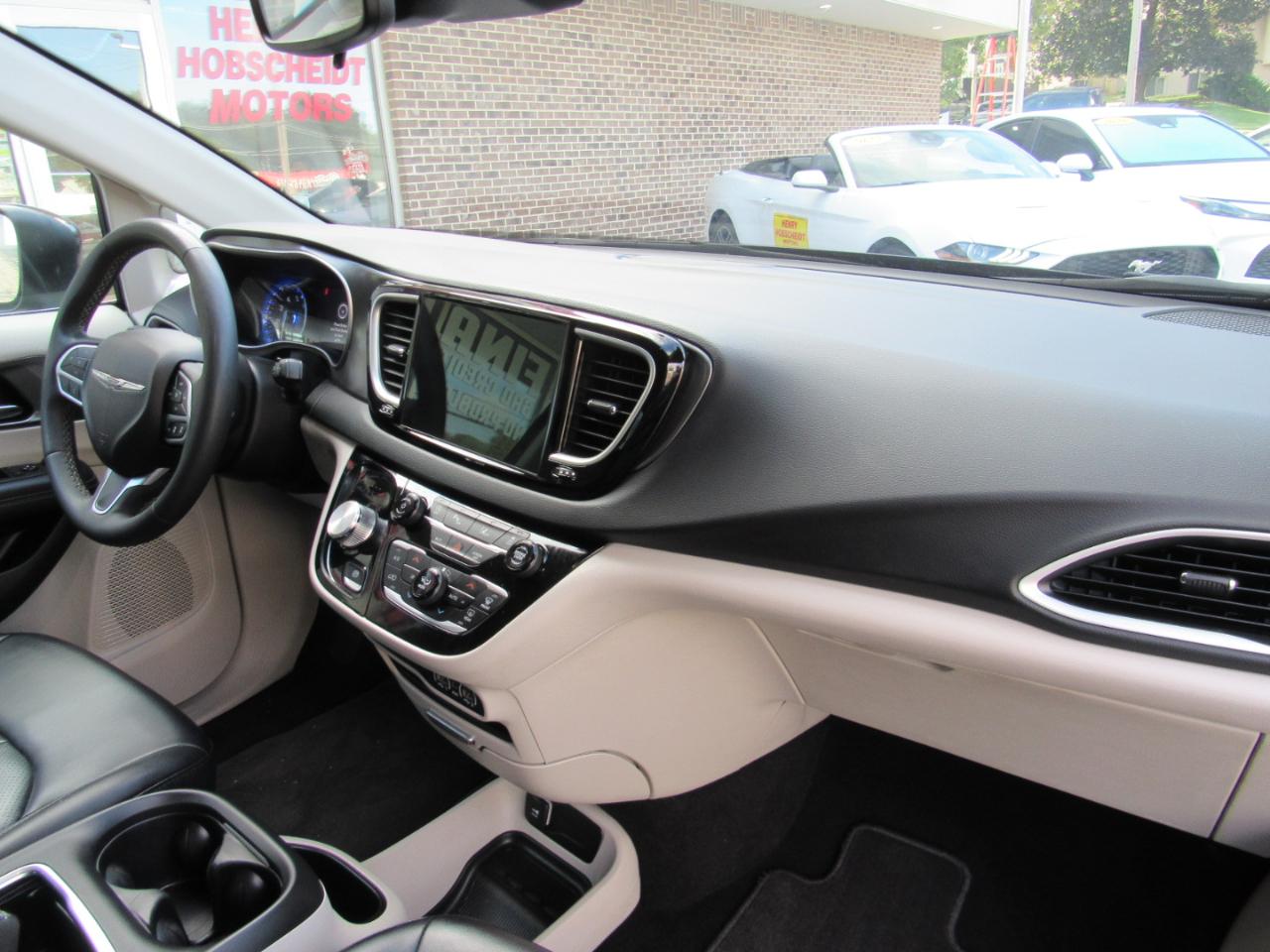 Chrysler Pacifica Touring L FWD 2023