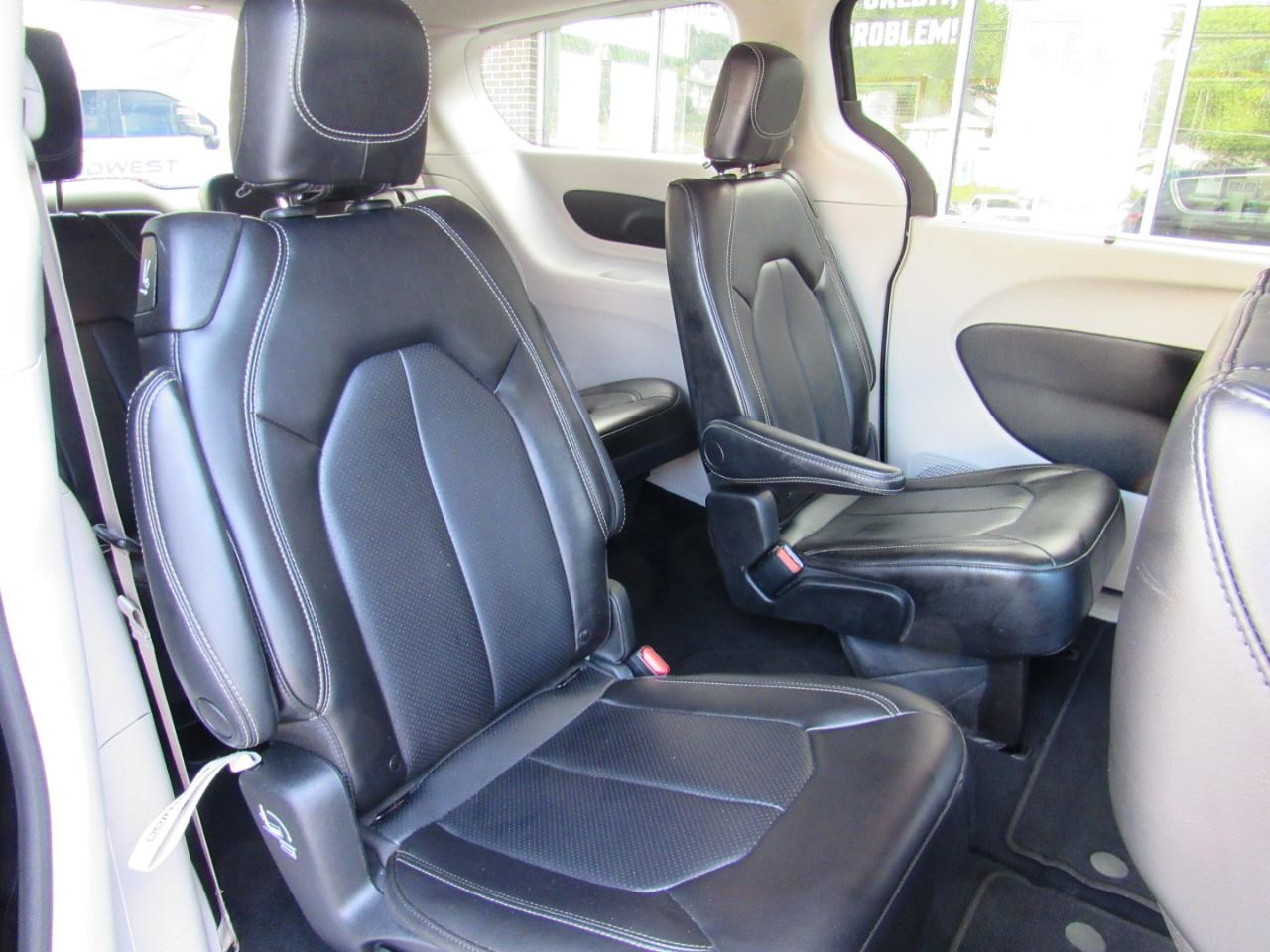 Chrysler Pacifica Touring L FWD 2023