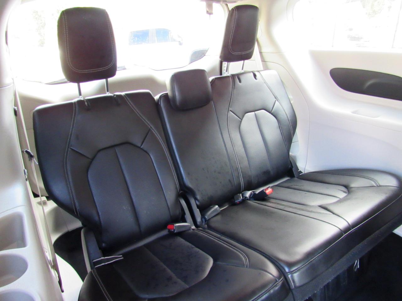 Chrysler Pacifica Touring L FWD 2023