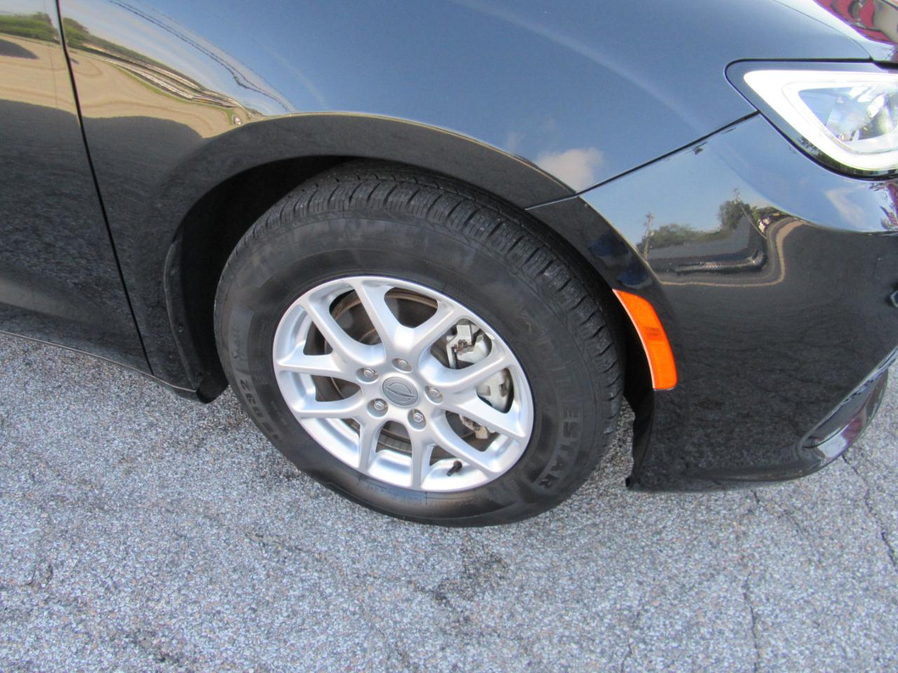 Chrysler Pacifica Touring L FWD 2023